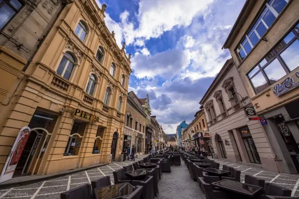 Vom avea sau nu terase deschise de la 1 iunie?  Patronii din centrul Braşovului s-au înscris deja la Primărie
