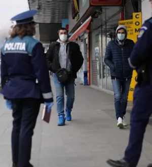 Vela: N-ai mască şi strănuţi în spaţiu public închis, dosar penal! 