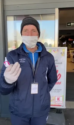 Ministerul Sănătăţii:  Magazinele pot interzice accesul clienţilor care nu sunt de acord cu masca, dezinfectantul şi termometrul