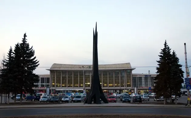 CFR SA nu a găsit o firmă care  să pregătească Studiul de fezabilitate pentru racordarea Aeroportului Brașov la rețeaua feroviară. Licitația  a fost anulată 