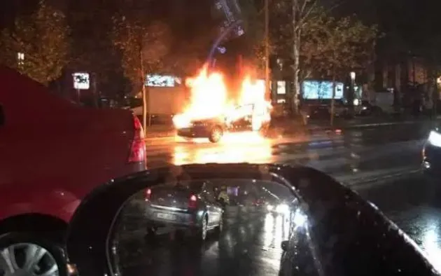 Au incendiat o maşină, la Ghimbav
