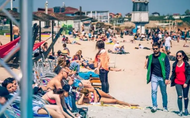 Oficial, sezonul pe Litoral începe la 1 iunie. Mâncarea, în cameră sau pe terasă