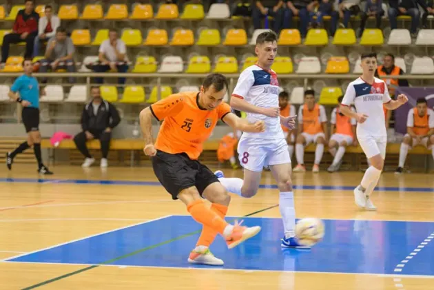 Titlul la futsal se decide printr-un baraj Ciuc - Galaţi