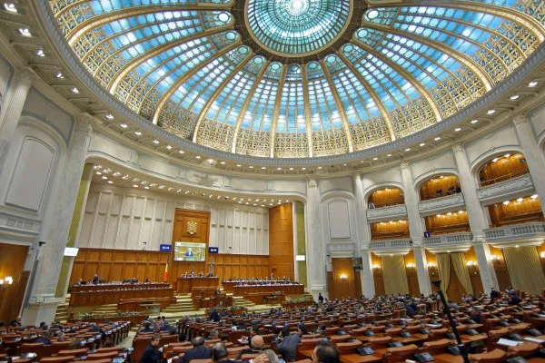 Pensia specială: Ce-i peste 7.001 lei, 85% ia statul