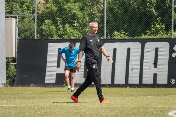 Zoli vrea sa readucă „lăcustele” în elită