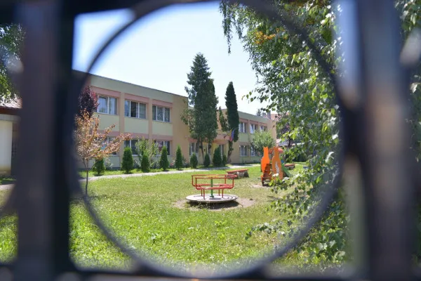 Creşele şi grădiniţele publice din Braşov rămân închise până la toamnă 