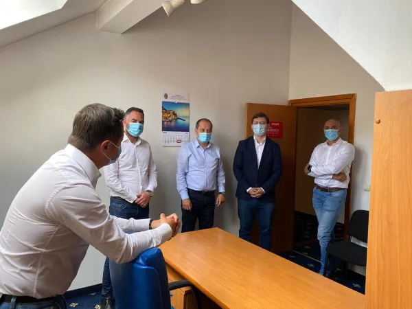 Europarlamentarul Victor Negrescu a deschis sâmbătă un birou la Braşov