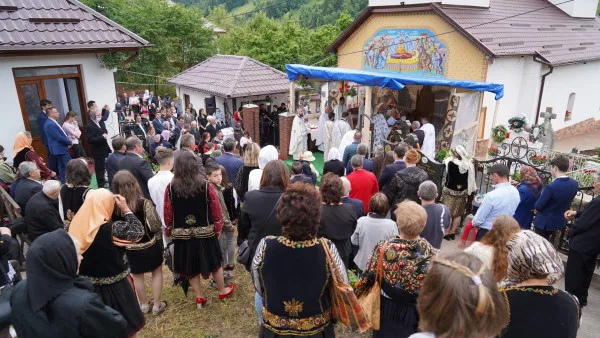Biserica „Adormirea Maicii Domnului” din Moieciu de Sus a fost resfinţită