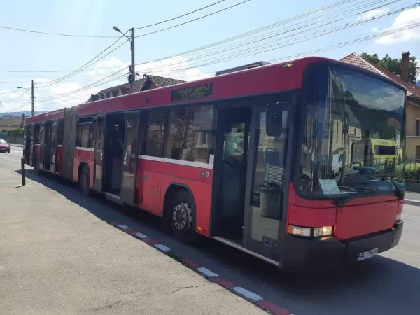 Elevii care fac naveta de la Săcele la Braşov vor călători gratuit pe linia de autobuz ce leagă cele două localităţi 