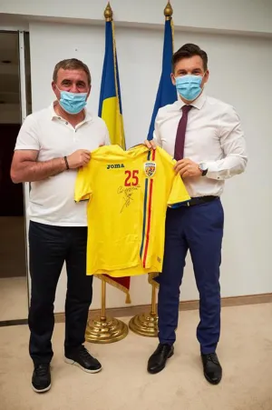 Ministrul Stroe e încântat că s-a putut întâlni cu „regele” Hagi