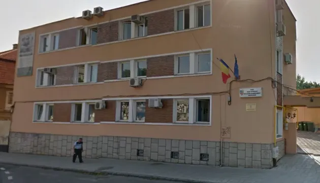 Se angajează „părinţi” pentru copii din judeţul Braşov