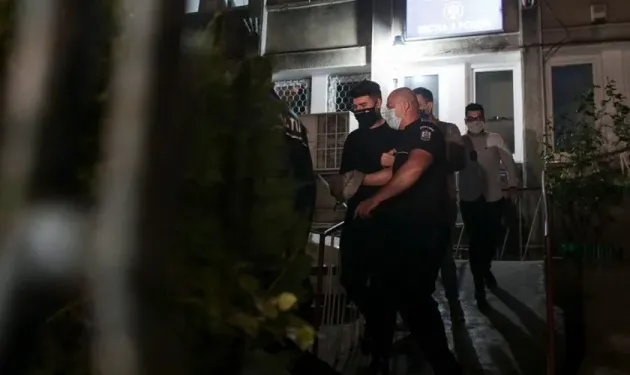 Cinci condamnaţi, încătuşaţi la Făgăraş într-o zi: droguri, trafic de minori, şantaj