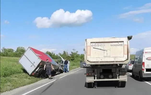 Vlădeni: Scos din camionetă şi dus la spital
