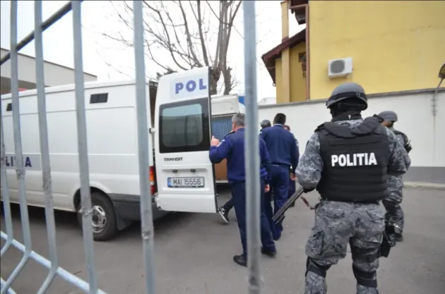 O anchetă pornită la Galaţi: Minori „angajaţi” ca vânzători de droguri în Braşov