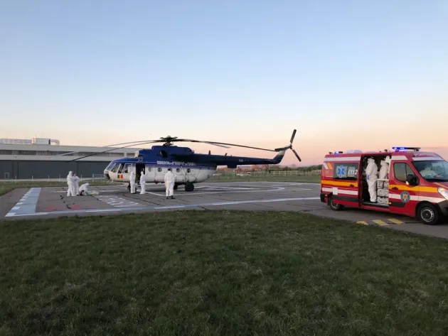 Băieţel de 5 ani, transferat la Sibiu pentru o operaţie, fiind depistat pozitiv Covid-19, la internare. Acelaşi diagnostic l-a primit şi tatăl lui, testat ca însoţitor