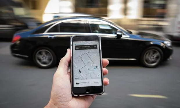 Taxiurile Uber vor taxa luxul cu 20%