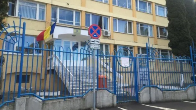 Din 15 mai, hărţuită zi şi noapte cu mesaje