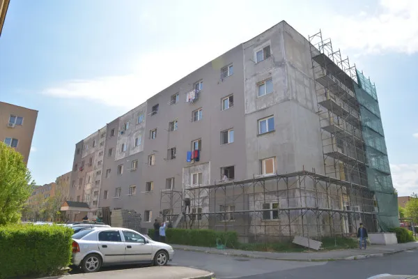 Primăria Braşov izolează alte 17 blocuri în care locuiesc familii cu venituri reduse 