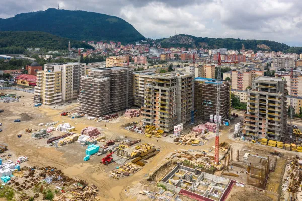 De câţi ani şi bani ai nevoie ca să plăteşti un credit prin „Prima Casă"