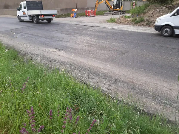 DN 73 a devenit „pericol public” pentru locuitorii din Cristian care stau la stradă. La ieșirea spre Râșnov se zguduie casele 