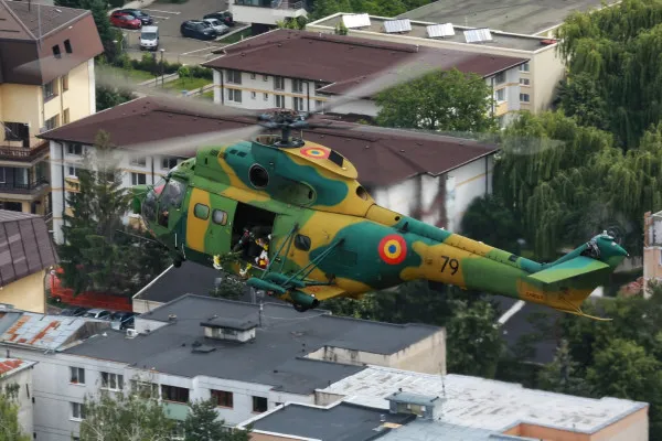 Zbor anulat de „Ilie Pălie”: Două elicoptere trebuiau să survoleze ieri Braşovul, ca să aducă o ploaie de flori, deasupra spitalelor din linia întâi Covid-19