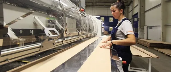Fabrica JF Furnir din Braşov, cu 300 de angajaţi, îşi opreşte producţia în luna octombrie
