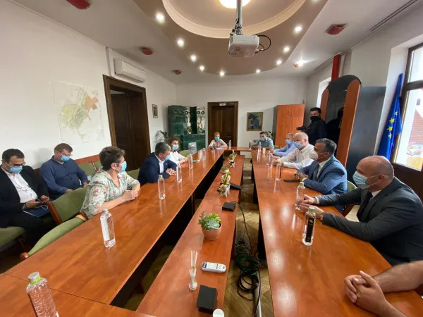 Investiţii de 300 de milioane de euro în reţelele de apă-canal şi în sistemul de salubritate din judeţul Braşov