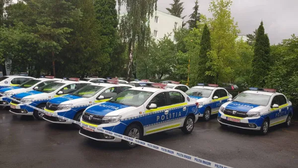 Pentru 10 ruginite, 16 noi. MAI a trimis la Braşov autospeciale noi, imediat după „reclama” pe care le-a făcut-o ANPC poliţiştilor, filmaţi cu maşini ruginite