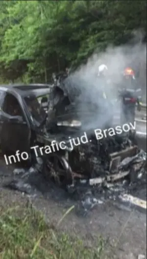I-a luat foc maşina, în mers