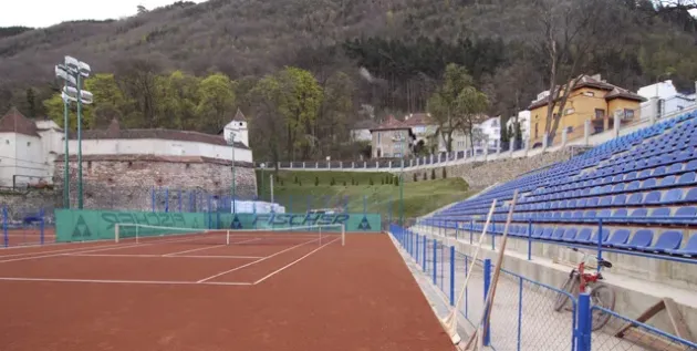 Consiliul Judeţean şi Primăria Braşov au căzut de acord în ceea ce priveşte tribunele, vestiarele şi parcarea de la Olimpia