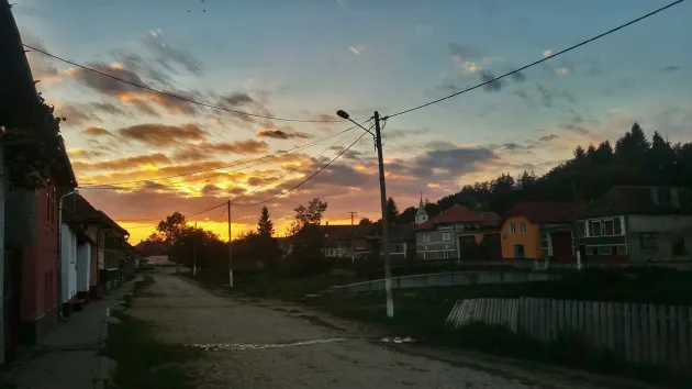 Fugea de la primul accident, dar beţia l-a dus... cu roţile-n sus, direct în şanţ