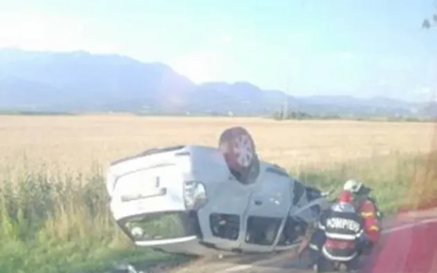 Accident pe DN 73A, cu ambii şoferi ajunşi la spital, scoşi din maşinile răsturnate