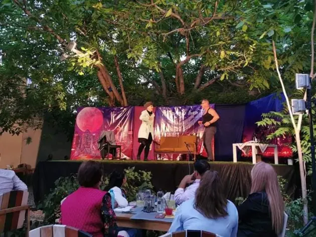 Teatru la terasă