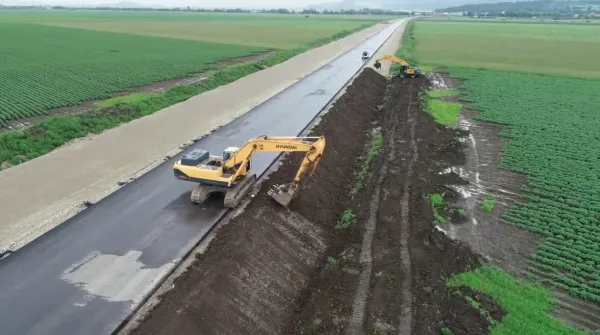 Şantierul lunii iulie e din Braşov: Constructor român, autostrada Cristian - Râşnov