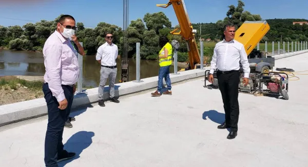 Podul de pe fosta graniţă a Imperiului Austro-Ungar va fi gata înainte de 30 septembrie