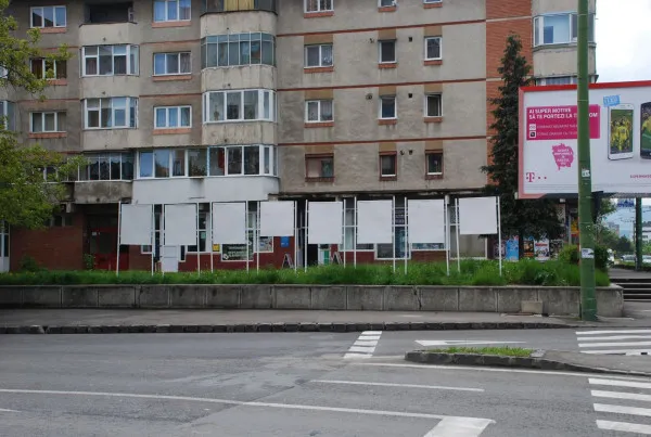 Primăria Braşov pune la dispoziţia competitorilor electorali 208 panouri de afişaj