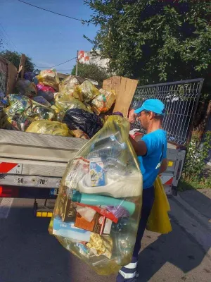 Gata cu prețul fix pentru gunoi. De la 1 ianuarie 2021 „plătești pentru cât arunci”, iar dacă amesteci deșeurile ești taxat mai mult