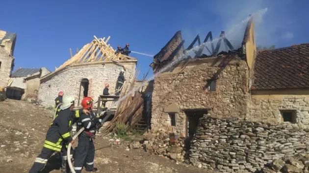 Incendiul din Cetatea Râşnov nu a afectat structuri cu valoare