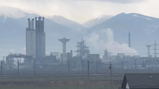 Locuitorii localităţilor Victoria şi Făgăraş vor ieşi la pensie cu 2 ani mai repede, din cauza poluării cu amoniac