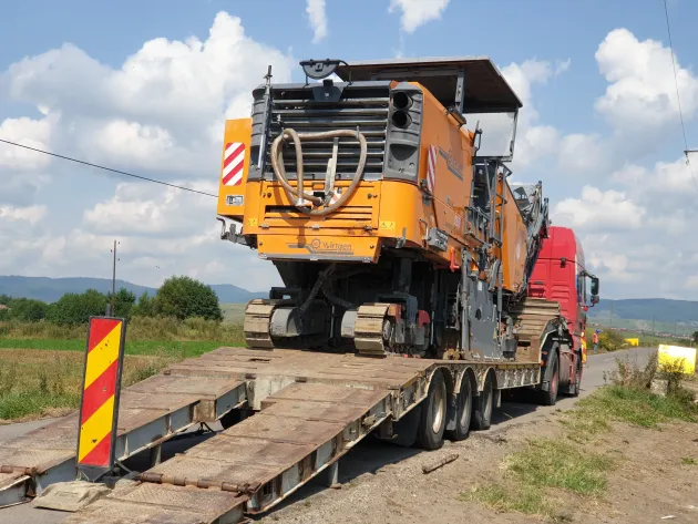 A început numărătoarea inversă pe șantierul drumului interjudețean Brașov – Covasna. Ordinul de începere a lucrărilor a fost emis în 24 august, iar constructorul trebuie să finalizeze proiectul în 29 de luni