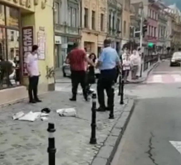 Prins furând dintr-o mașină de curierat, în centrul Brașovului 
