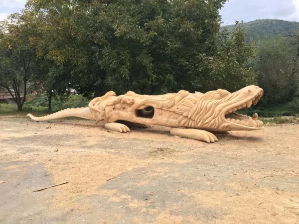 Braşovul „de poveste”: După dinozaurii de la Râşnov, dragonii de la Şinca