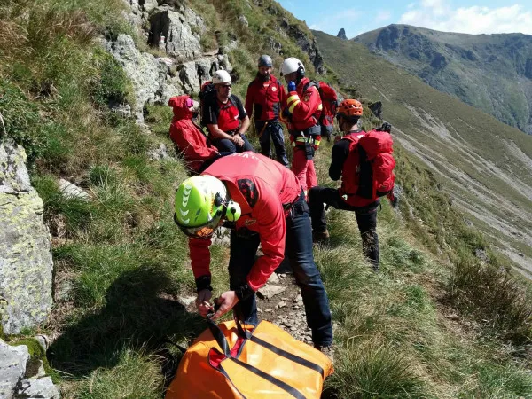 O „pantofară” a sunat la 112, ca sa fie salvată de pe traseul Bâlea Cascadă