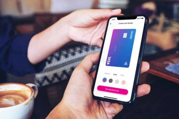 Un braşovean a dat în judecată Revolut după ce i-a fost restricţionat contul