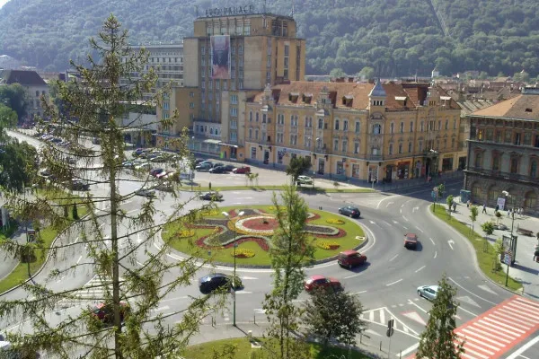 Zona Casa Armatei - Mureșenilor - Bulevardul Eroilor, cea mai poluată din Brașov. Anunțul a fost făcut de primarul municipiului, în timpul vizitei la Brașov a ministrului Mediului