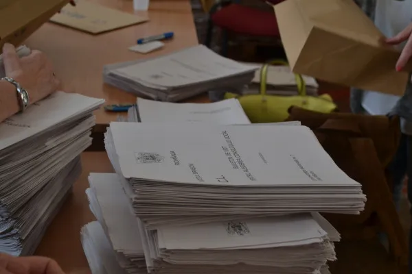 Duminică, ziua celor 4 voturi