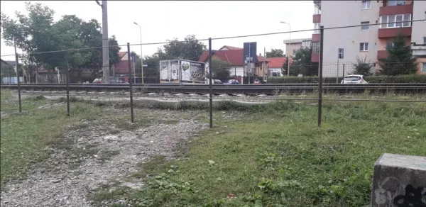CFR a îngrădit Craiterul pentru a bloca traversarea ilegală a căii ferate