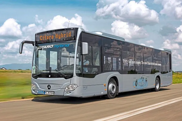 Mercedes sau Solaris? Germanii şi polonezii, în competiţie pentru a livra autobuze electric-hibrid Braşovului