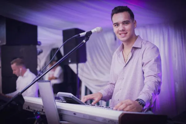 „Astăzi este bun de plată/ Că l-a votat lumea toată”. „Melodia Primarului” e anul acesta de la Braşov