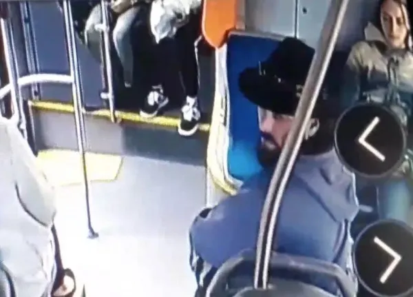 Caută „artiştii” care i-au mâzgălit autobuzul